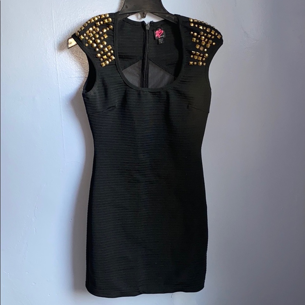 Dresses - Picture 2 of 2